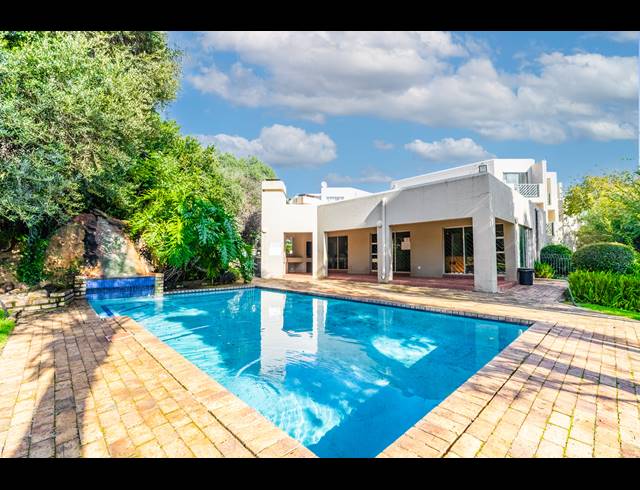 1 BEDROOM APARTMENT FOR SALE IN BRYANSTON